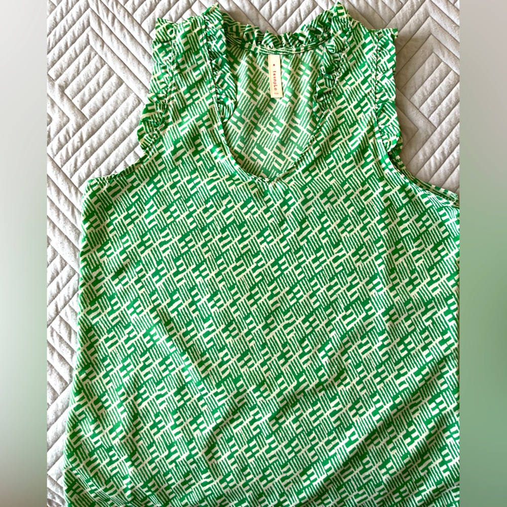 ⭐️ Teenplo White & Green Sleeveless Blouse